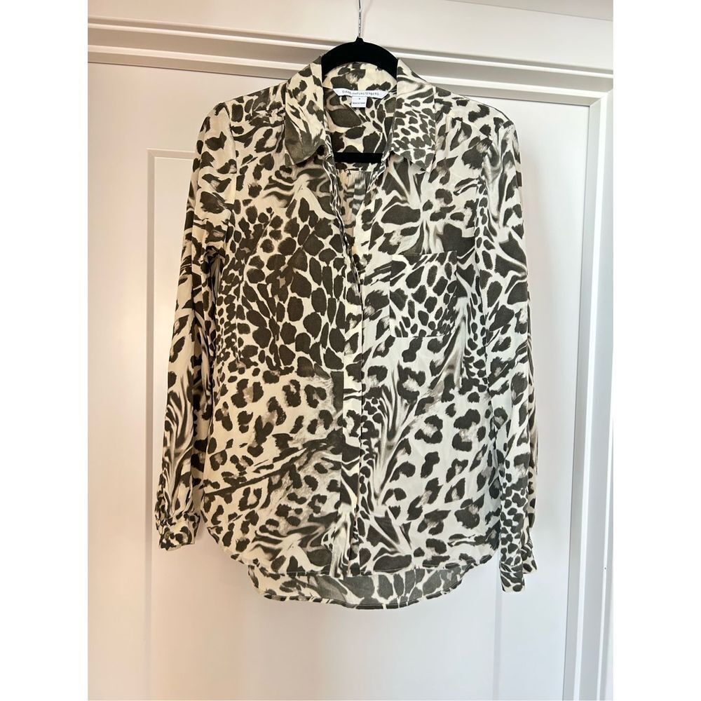Diane von Furstenberg Gilmore silk chiffon animal print button up blouse sz 6